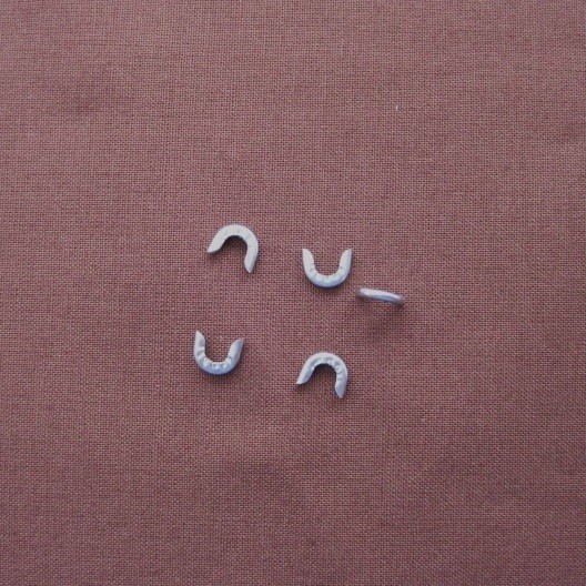 Metallkappen für Miederstäbchen-Spiralfedern